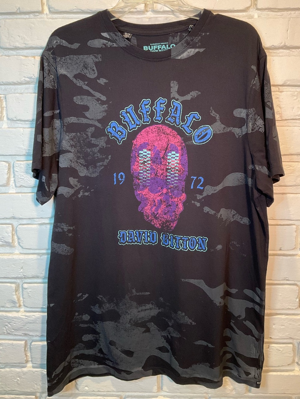 Buffalo David Bitton Men's Black Graphic T-Shirt Size XL runs long